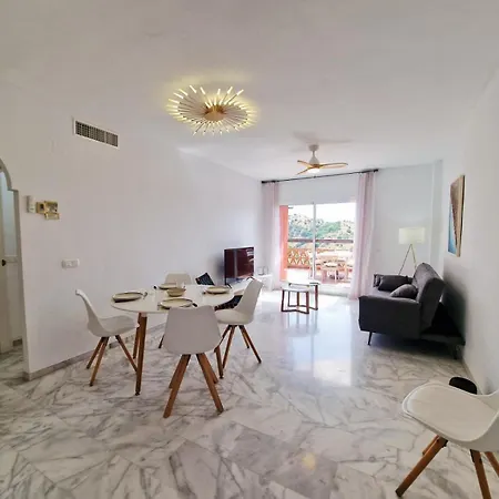 Reserva Rooftop Retreat 2br Penthouse With Private Rooftop, 2 Pools, Parking & Ac