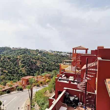 Reserva Rooftop Retreat 2br Penthouse With Private Rooftop, 2 Pools, Parking & Ac Appartement