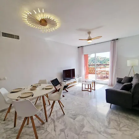 Reserva Rooftop Retreat 2br Penthouse With Private Rooftop, 2 Pools, Parking & Ac Appartement Marbellac