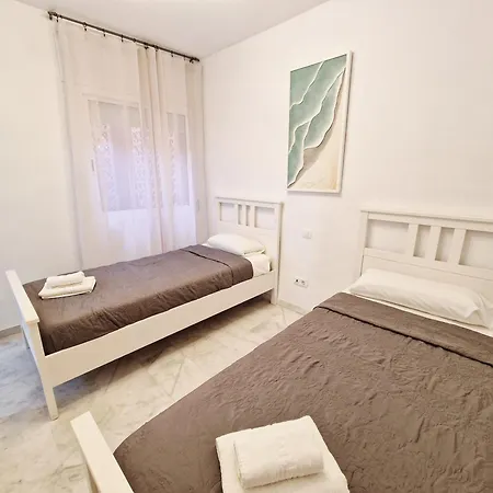 Reserva Rooftop Retreat 2br Penthouse With Private Rooftop, 2 Pools, Parking & Ac * Marbellac