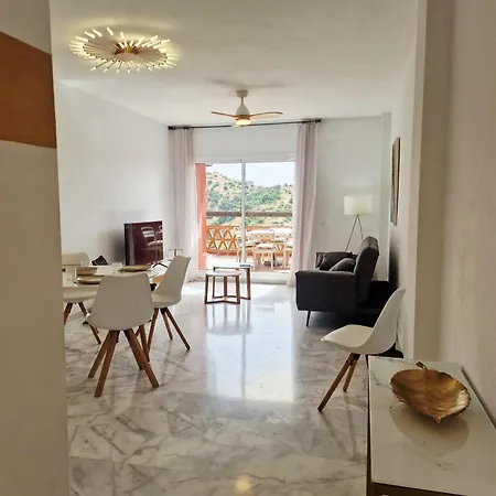 Appartement Reserva Rooftop Retreat 2br Penthouse With Private Rooftop, 2 Pools, Parking & Ac