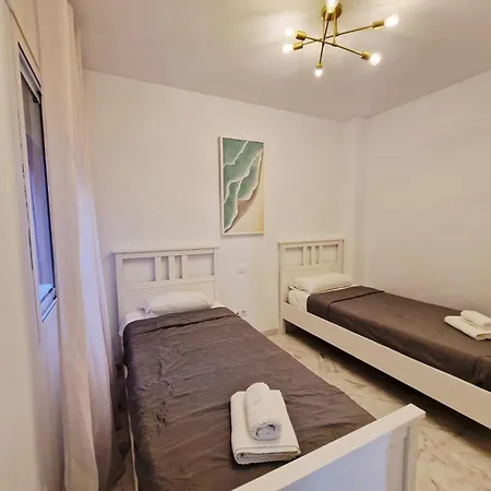 Reserva Rooftop Retreat 2br Penthouse With Private Rooftop, 2 Pools, Parking & Ac Appartement