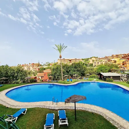 Reserva Rooftop Retreat 2br Penthouse With Private Rooftop, 2 Pools, Parking & Ac Appartement