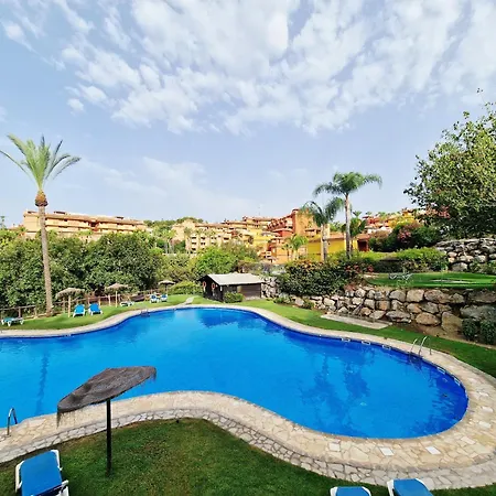 Reserva Rooftop Retreat 2br Penthouse With Private Rooftop, 2 Pools, Parking & Ac * Marbellac