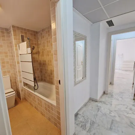 Reserva Rooftop Retreat 2br Penthouse With Private Rooftop, 2 Pools, Parking & Ac Appartement Marbellac