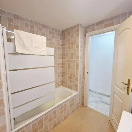 Reserva Rooftop Retreat 2br Penthouse With Private Rooftop, 2 Pools, Parking & Ac Appartement Marbellac