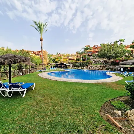 Reserva Rooftop Retreat 2br Penthouse With Private Rooftop, 2 Pools, Parking & Ac * Marbellac