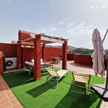Reserva Rooftop Retreat 2br Penthouse With Private Rooftop, 2 Pools, Parking & Ac Appartement Marbellac