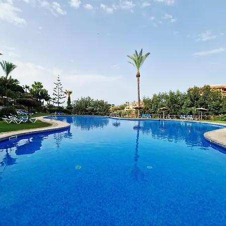 Reserva Rooftop Retreat 2br Penthouse With Private Rooftop, 2 Pools, Parking & Ac Appartement